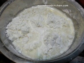 step1: 臘腸切細粒、臘肉用熱水燙一燙後，去掉硬皮切粒，蝦米浸軟後切碎。