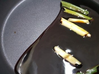 step9: 蒸煮飯期間，可先將<span class="group_3">撈飯甜醬油材料：</span>，慢火煮滾