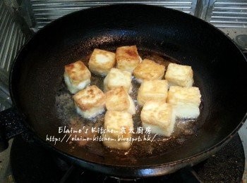step12: 放入鑊中用慢火慢慢煎至兩面金黃色後放上碟