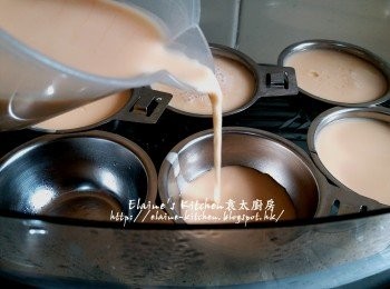 step7: 5分鐘後倒入粉漿蒸先蒸5分鐘