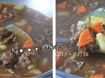 step3: 把整鍋用電鍋蒸煮完成的牛肉湯倒入大炒菜鍋中
開瓦斯爐先將湯汁燒滾，加入些許鹽巴調味

太白粉放碗裡加些冷水調勻
趁鍋中牛肉湯燒滾時把太白粉水以劃圈方式
均勻地淋在湯上並一邊用湯勺攪拌
直到湯汁調整出自己想要的濃稠度即可