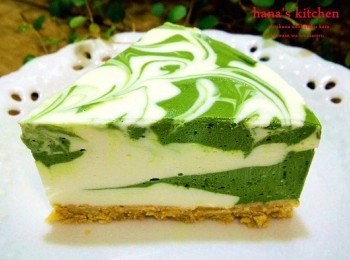 step10: 脫模時用熱毛巾圍在模型外圍數秒,下面用個瓶子（比底模還小的）頂著,即可順利脫模