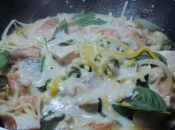 step5: 調味後加入披薩起司後關火