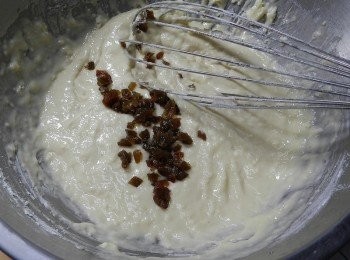 step5: 留一些梅丁，其他的拌入麵糊中