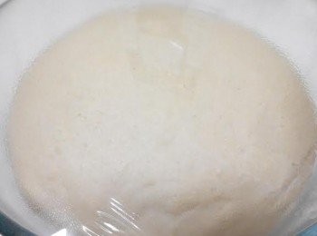 step2: 面團放擺溫處等至發酵雙倍大，大概是60分鐘