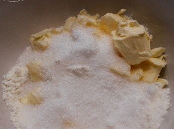 step5: 之後將<span class="group_2">金寶</span>的材料內全部放入碗內