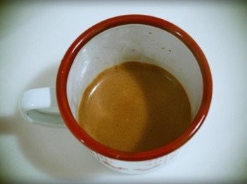 step3: 等待<span class="group_1">烤年糕</span>的過程中呢~~我們來做<span class="group_2">笑咪咪抹茶歐蕾</span>吧!先示範一下步驟..所以拿的是巧克力牛奶=0= 大家可以想像一下是綠色的嘛&gt;////