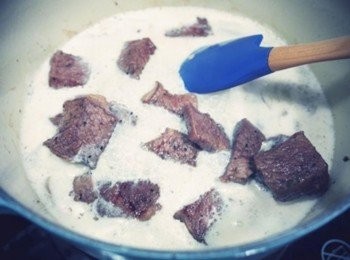 step6: 牛肉也下鍋吧:)