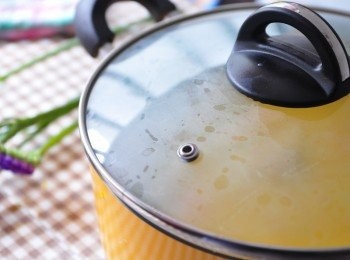 step7: 蓋上具有質感的透氣鍋蓋保持溫熱