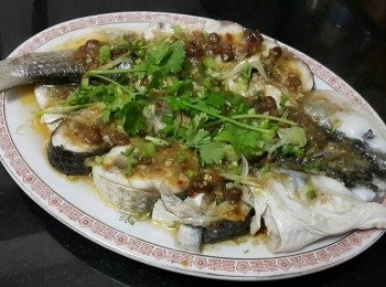 step3: 放上芫茜,蔥花,爆少少熟油淋上,完成