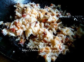 step10: 最後粘米粉分三次加入蘿蔔內拌勻