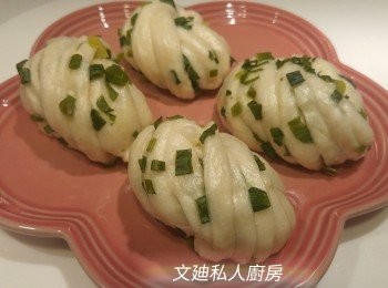 step12: 一碟美味蔥花卷就完成。