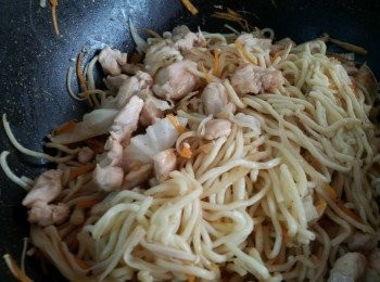 step8: 雞肉此時亦可加入拌炒