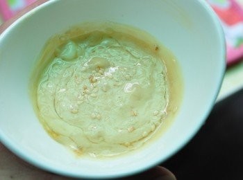 step1: <span class="group_2">味噌醬沙拉醬</span> 日式風格的味噌沙拉醬，搭配能顧腸胃的秋葵，輕鬆享受身體沒負擔。