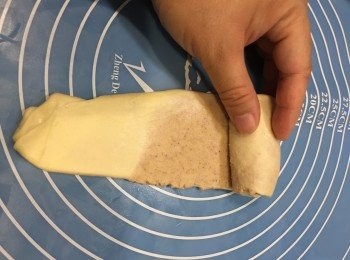 step12: 壓平後再捲上。