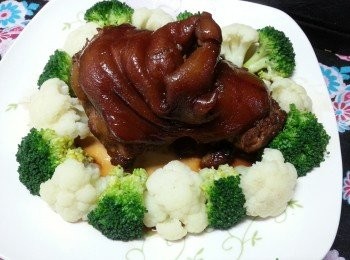 step11: 將汁淋上元蹄上即可