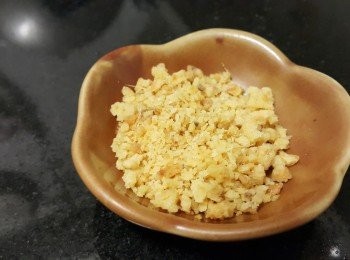 step6: 已炸金蒜，如不想自己炸（可在超市買）