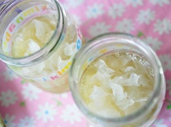 step5: 再把放涼的白木耳加入甘蔗汁裡