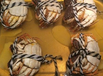 step4: 將蟹反轉放入蒸爐, 爐溫設100度蒸13分鐘。