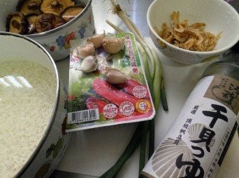 step1: 備好材料，將泡好的糯米洗淨瀝乾，