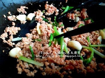 step11: 夾起蔥段去掉