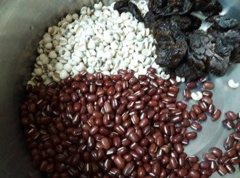 step2: 所有材料洗淨後 , 加入內鍋中