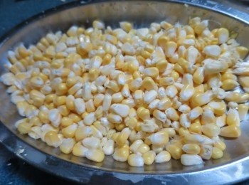 step3: 將粟米粒用大火蒸10分鐘待涼