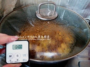 step13: 用中火煮滾後蓋上蓋轉慢火煮10分鐘