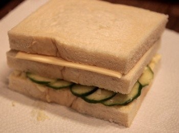 step7: 蓋上一層土司在放上起司