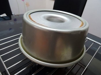 step9: 出爐後立即倒扣, 徹底冷卻後脫模便完成