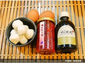 step1: 準備阿金姐工作坊的姐妹紅潤釀、黑木耳養生露、雞蛋與湯圓等相關<span class="group_1">食材</span>。