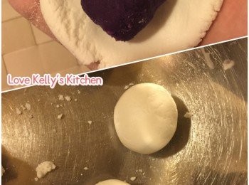 step2: 糯米粉加水搓至吾沾手，然後取少許搓圓再按扁後放入紫色薯泥，搓成圓形，放入蒸爐100度或隔水大火蒸15分鐘，取出後要立即沾上紫薯粉便完成