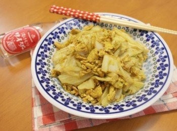 step5: 咖哩香氣好迷人:) 咖哩蛋炒高麗菜...也算是開胃菜呢^^"