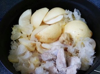 step5: 將無花果、南北杏洗淨，將所有处理好的材料倒入湯煲中