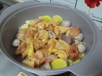 step5: 再下雞爆炒至半熟