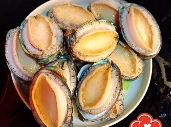 step1: 先將鮑魚洗刷乾淨