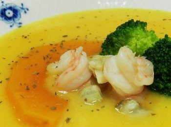 step4: 將煮好的材料排盤後，灑上蘿勒粉與黑胡椒粉