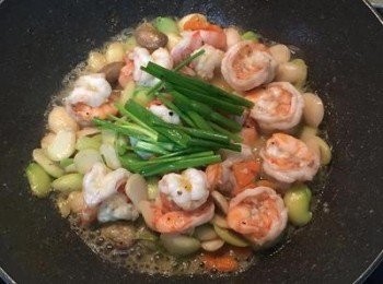 step10: 最後放上青蔥，炒勻即可。