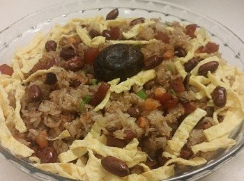 step8: 落<span class="group_2">調味料</span>炒勻上碟加蔥粒,蛋絲和花生即成。