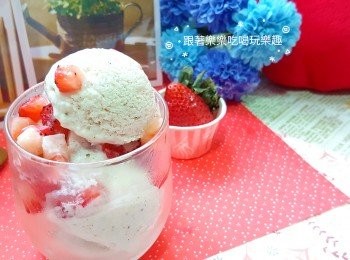 step7: 再放入冰箱冷凍3-4小時後取出攪拌，再放回去冷凍，重複2-3次就完成了。