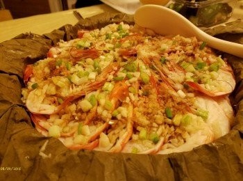 step8: 最後放上蔥粒，滾油同頭抽（魚露更香）同少少麻油，開飯