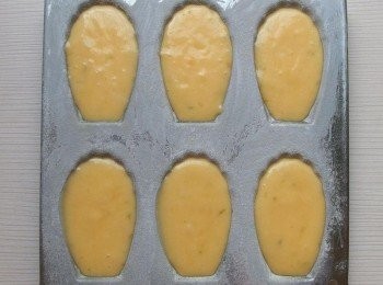 step11: 置入熟成後的麵糊約8分滿。