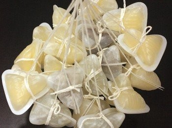 step9: 用棉繩包緊粽模 ，整串放入冰箱冷藏 。