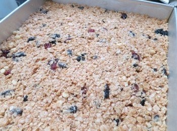 step4: 倒入焗盤中，壓實。