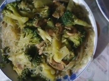 step4: 最後加回西蘭花即可上碟