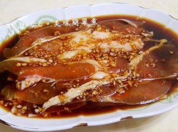 step1: 將肉片醃入醬汁中，約30分鐘。