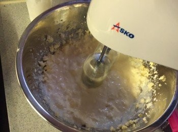 step3: 加入忌廉, 雞蛋和檸檬汁後再次打勻