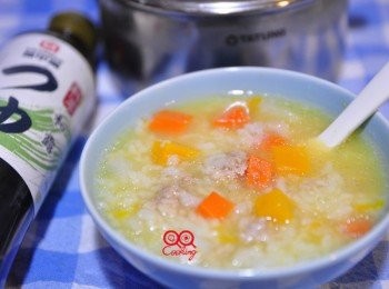 step4: 就這麼簡單，即使生病沒胃口也能利用電鍋燉粥，讓自己補補元氣! 燉粥加什麼料沒準則，喜歡什麼就加什麼，有了鮮蔬的原味甜，再加了甘甜鮮美的料亭和露，保證美味升級!