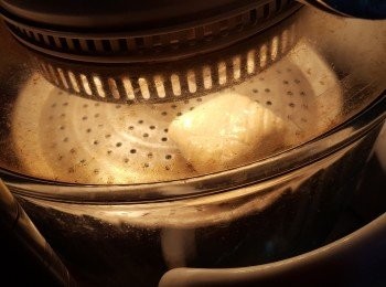 step17: 如用光波爐先預熱180度,高架,波18分鐘即可(我今次用蒸碟不用反轉波亦可以做到底部酥脆)