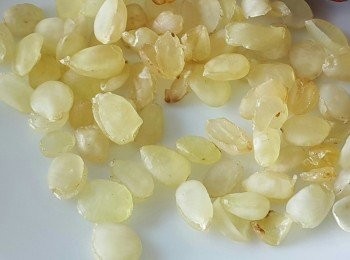 step2: 買到的雪蓮子多是乾貨